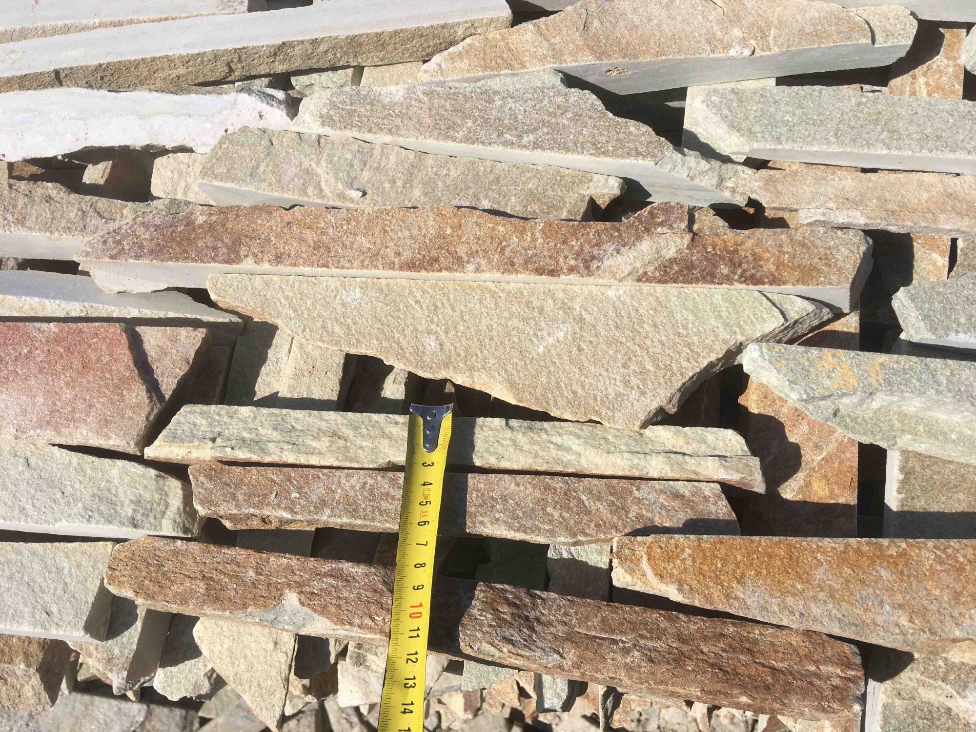 Горбушка златолит золотистый для облицовки купить в Костромской области