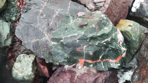 Гигантские зелёные валуны для ландшафтного дизайна весом более 5 тонн купить в Костромской области