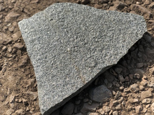 Плитняк златолит Уральский для цоколя, отмостки купить в Костромской области