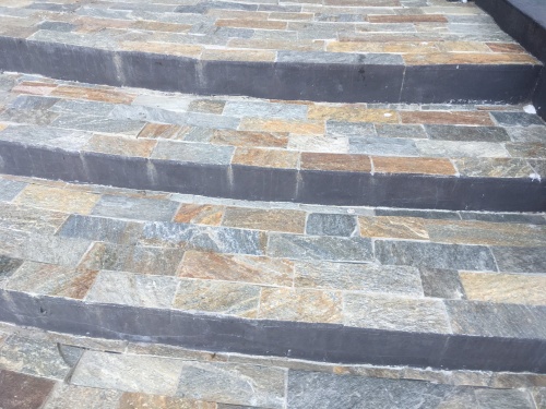 Плитка из Златолита Уральского для лестницы купить в Костромской области