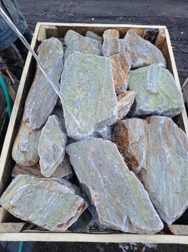 Златолит жёлтый, жёлто-зелёный глыбки и валуны для ланшафтного дизайна купить в Костромской области