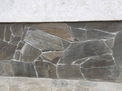 Плитняк златолит Уральский для цоколя, отмостки купить в Костромской области