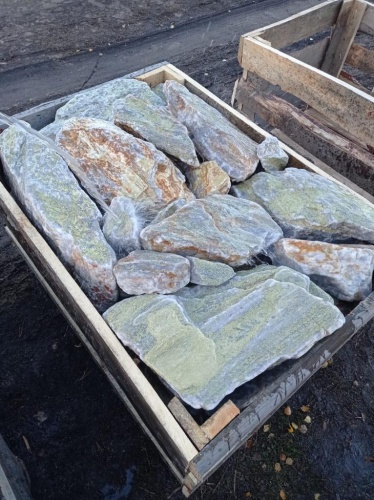 Златолит жёлтый, жёлто-зелёный глыбки и валуны для ланшафтного дизайна купить в Костромской области