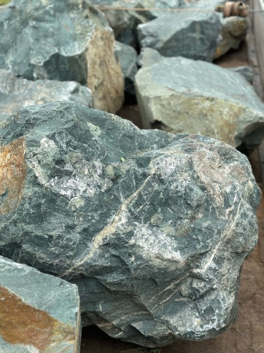 Камни для ландшафтного дизайна зелёные 10-60 килограмм купить в Костромской области