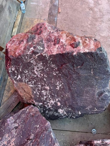 Камни для ландшафтного дизайна красно-фиолетовые 10-60 килограмм купить в Костромской области