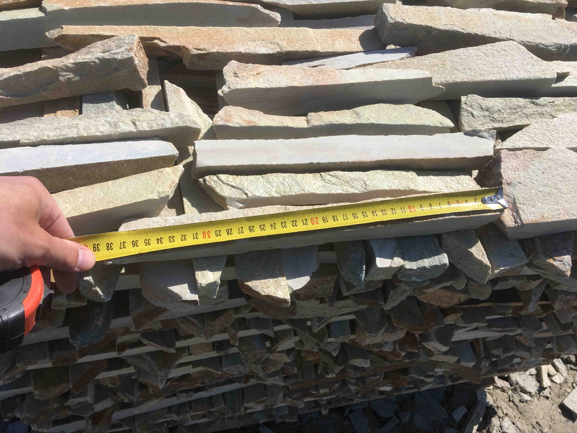 Горбушка златолит золотистый для облицовки купить в Костромской области