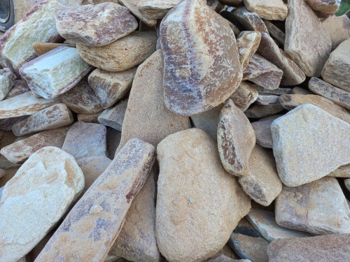 Златолит жёлтый, жёлто-зелёный глыбки и валуны для ланшафтного дизайна купить в Костромской области