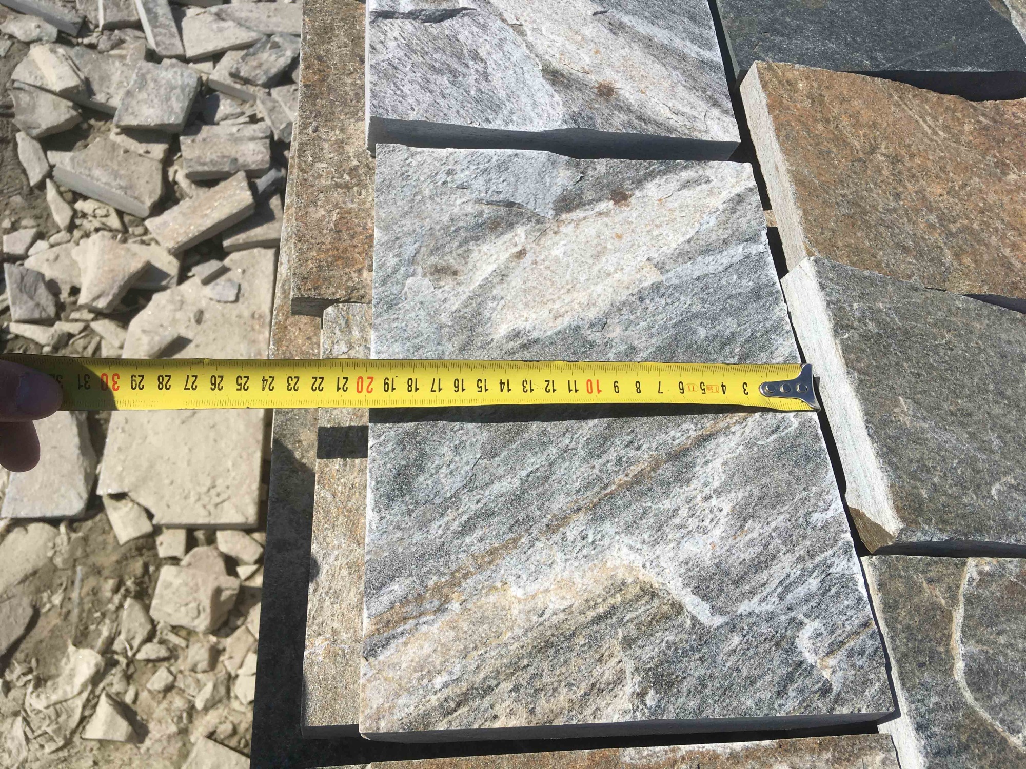 Плитка пилёная златолит Уральский для цоколя, отмостки купить в Костромской области