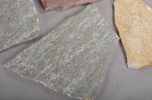 Плитняк златолит Уральский для цоколя, отмостки купить в Костромской области