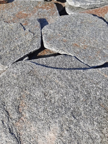 Златолит серебристый галтованный для лестниц купить в Костромской области