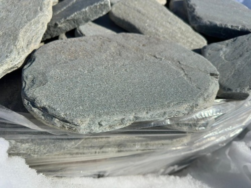 Плитняк златолит зелёный галтованный для мощения на бетон купить в Костромской области