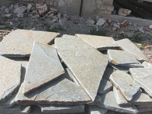 Златолит серебристый галтованный для лестниц купить в Костромской области