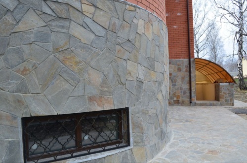 Плитняк златолит Уральский для цоколя, отмостки купить в Костромской области